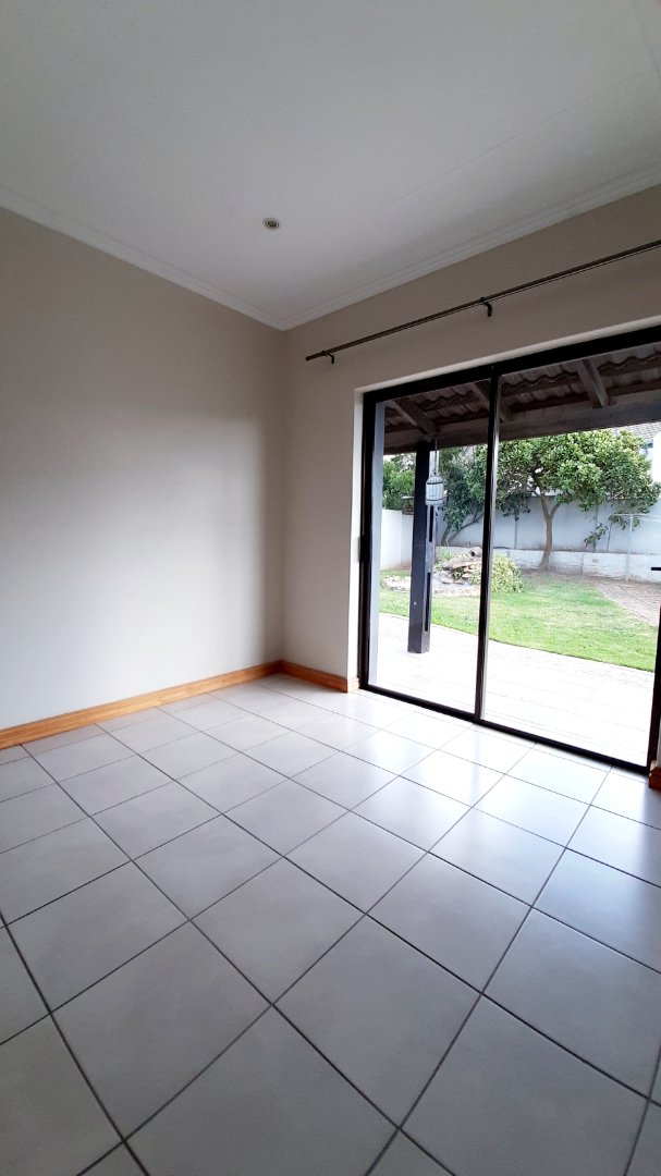 To Let 3 Bedroom Property for Rent in Blue Mountain Village Western Cape